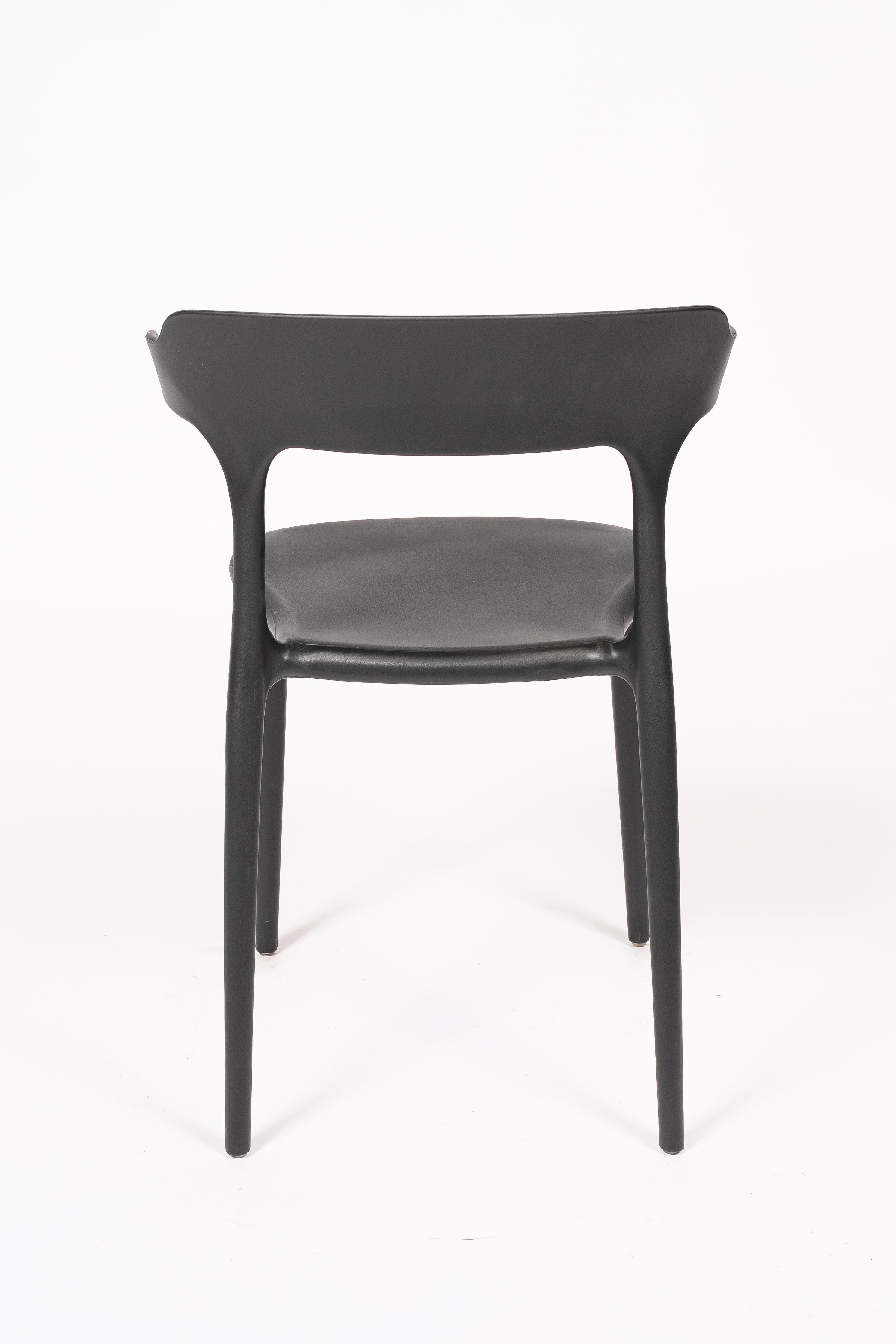 Luna - Stackable Chair – Modern Plastic Chair for Indoor & Outdoor – Terrace, HORECA & Garden Use - Black